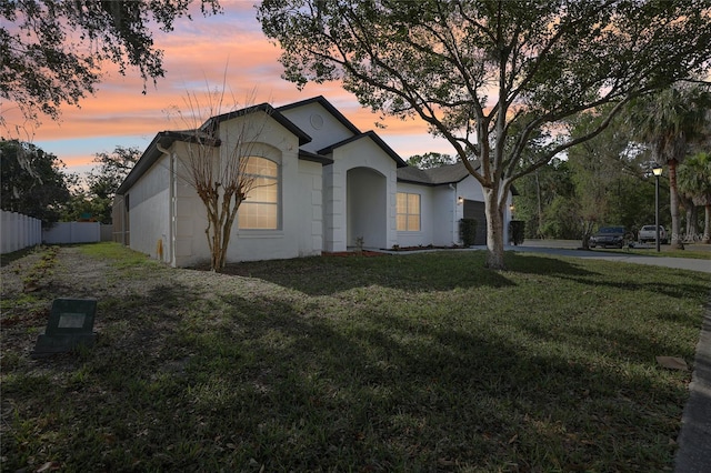 view of front of house featuring a yard