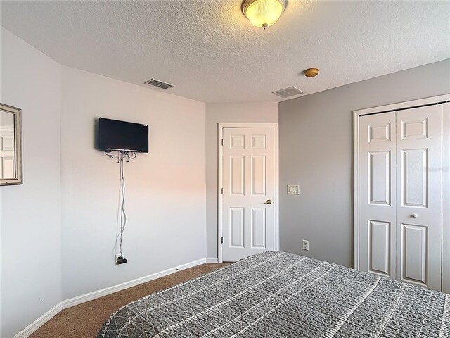 131 Stella Pass, Davenport, FL 33837 - bedroom featuring carpet flooring, a textured ceiling, baseboards, and a closet