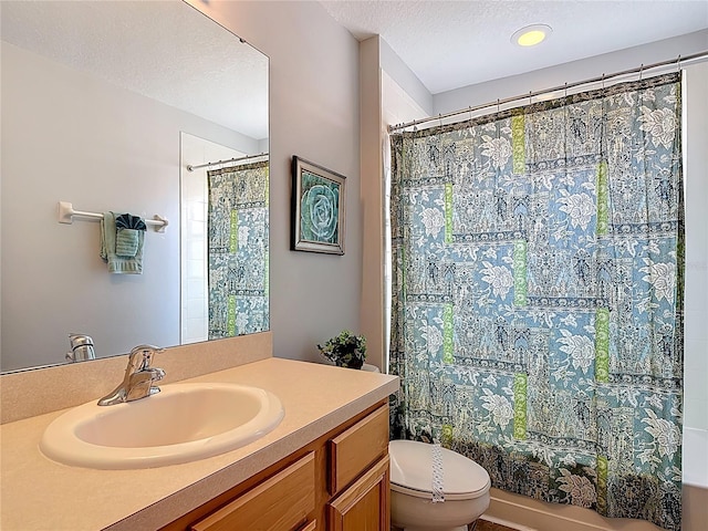 131 Stella Pass, Davenport, FL 33837 - bathroom with shower / bath combo with shower curtain, toilet, vanity, and a textured ceiling