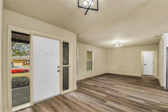 628 Eastwood Ct, Altamonte Springs, FL 32714 - foyer with dark wood-style floors, visible vents, a textured ceiling, and baseboards