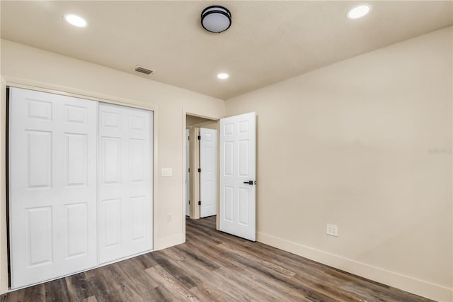 628 Eastwood Ct, Altamonte Springs, FL 32714 - unfurnished bedroom featuring visible vents, baseboards, dark wood-style flooring, a closet, and recessed lighting