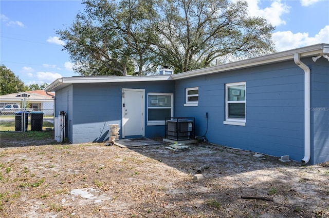 1006 San Domingo Rd, Orlando, FL 32808 - rear view of house with fence