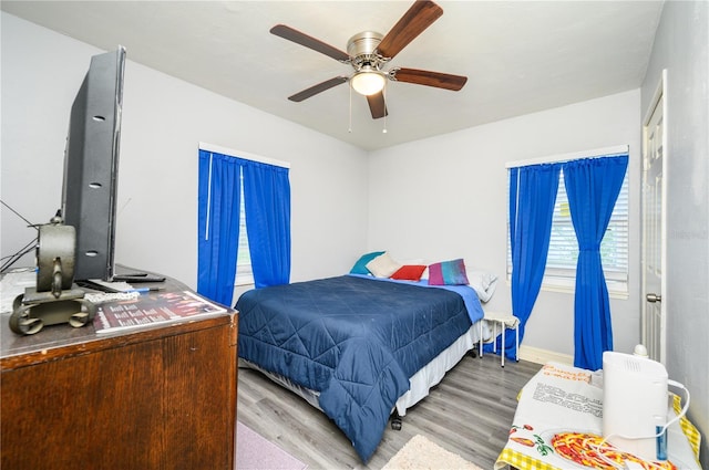 1006 San Domingo Rd, Orlando, FL 32808 - bedroom featuring light wood-style flooring, baseboards, and ceiling fan