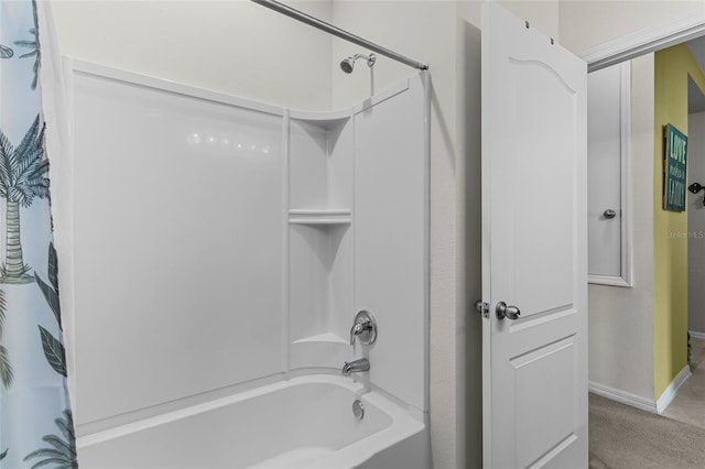 bathroom with baseboards and shower / bath combo with shower curtain