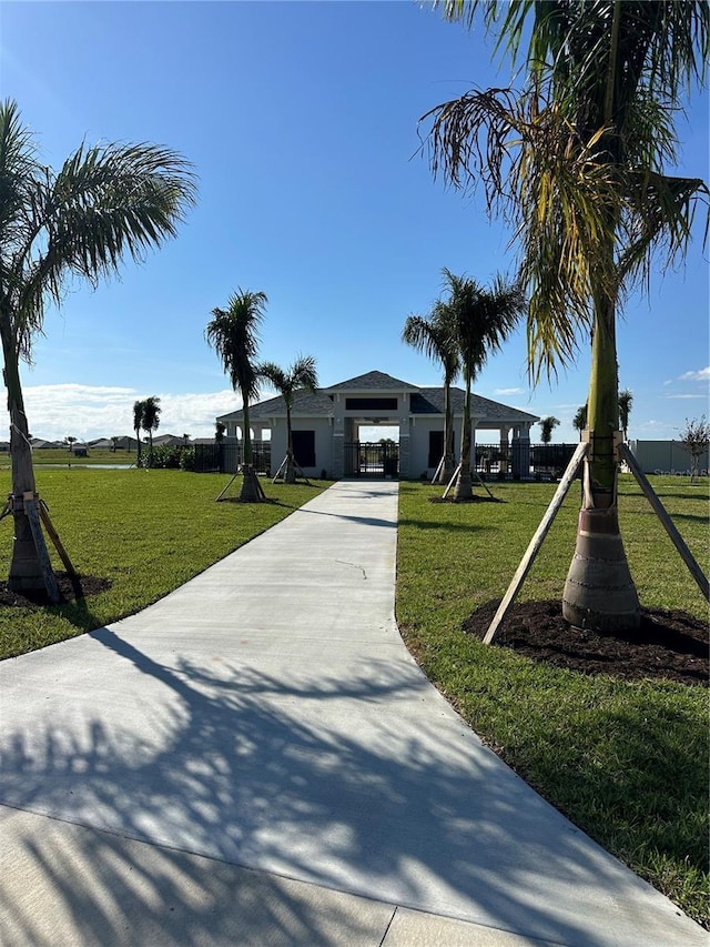 view of front of house featuring a front lawn and concrete driveway