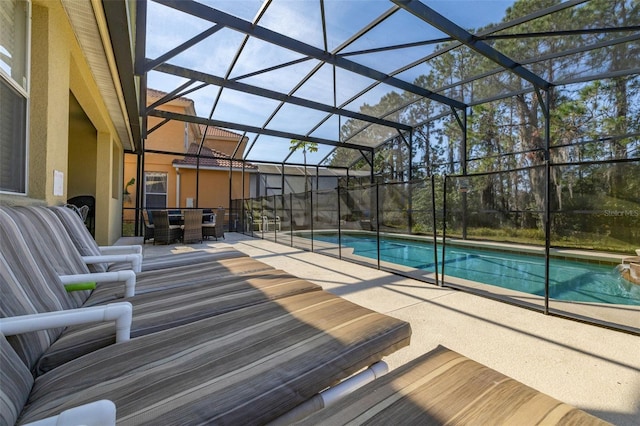 113 Tiger Lily Ct, Davenport, FL 33837 - view of swimming pool featuring a patio area, outdoor dining area, and a lanai