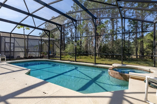113 Tiger Lily Ct, Davenport, FL 33837 - view of pool featuring a pool with connected hot tub, a patio area, and glass enclosure