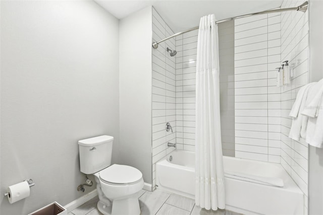 bathroom featuring baseboards, shower / tub combo with curtain, and toilet