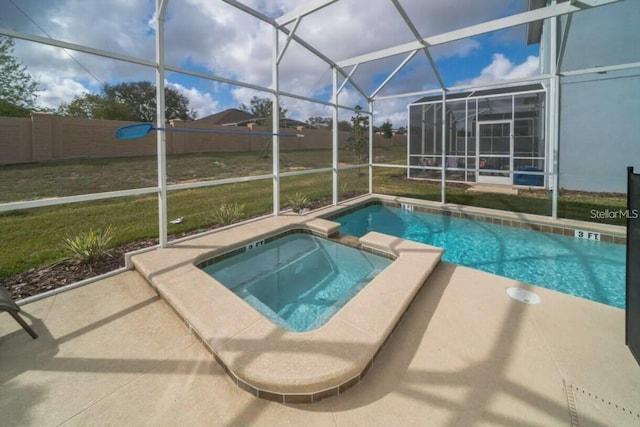 1646 Moon Valley Dr, Davenport, FL 33896 - view of pool with a pool with connected hot tub, a lanai, fence, and a patio