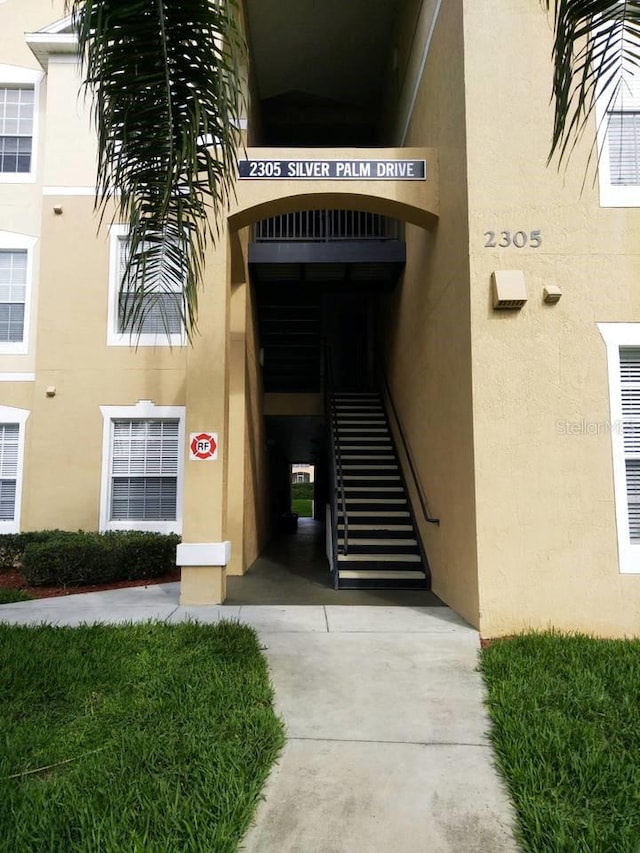 property entrance featuring stucco siding