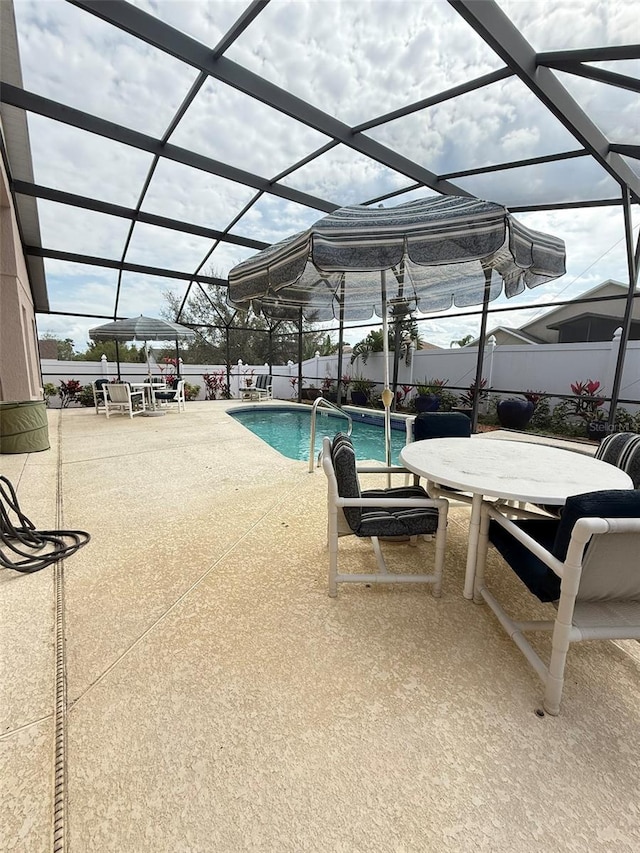 view of swimming pool featuring a lanai, fence private yard, a fenced in pool, and a patio