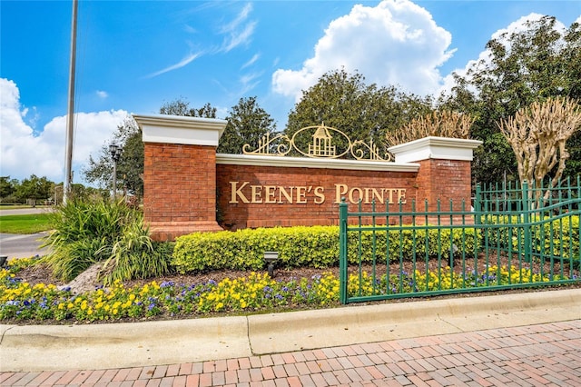 view of community / neighborhood sign