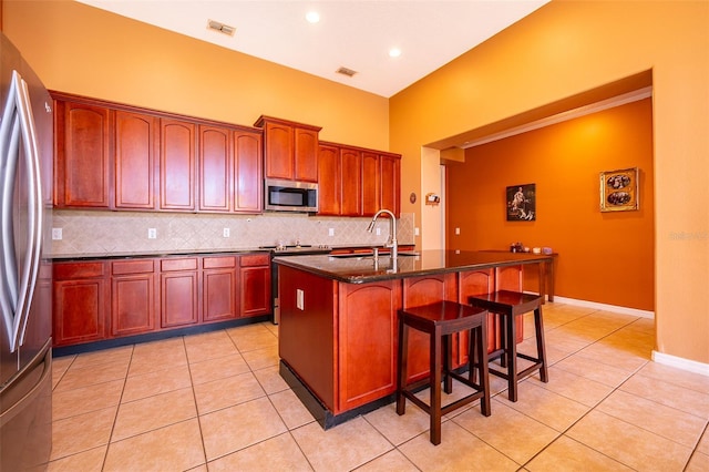 kitchen featuring stainless steel appliances, visible vents, a sink, and light tile patterned floors