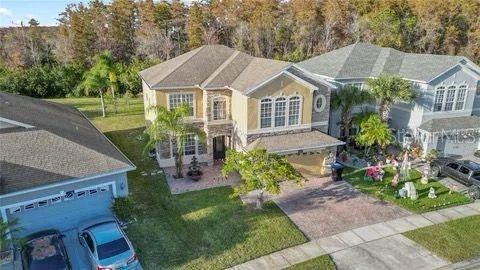 view of front facade featuring a front yard and decorative driveway