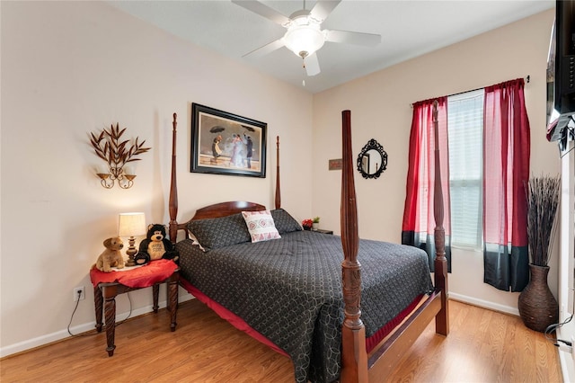 bedroom featuring light wood-style flooring, baseboards, and ceiling fan