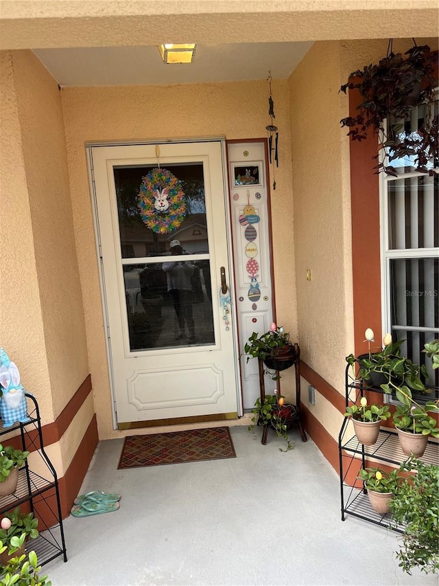 property entrance featuring stucco siding