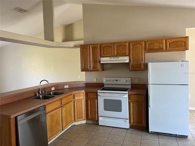 kitchen with visible vents, under cabinet range hood, a sink, white appliances, and a peninsula