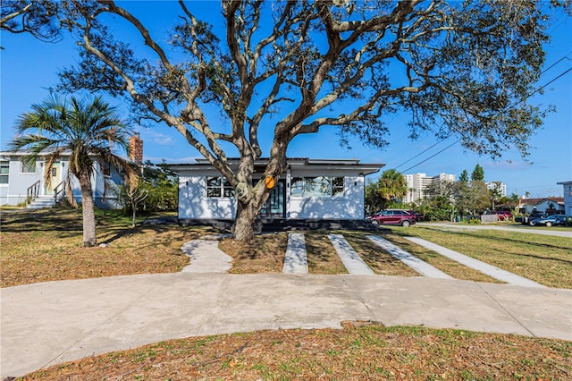 view of front of property with driveway and a front lawn