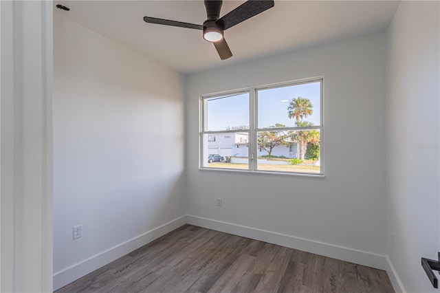 empty room featuring light wood-style flooring, baseboards, and ceiling fan