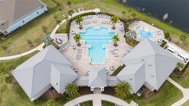 bird's eye view with a water view