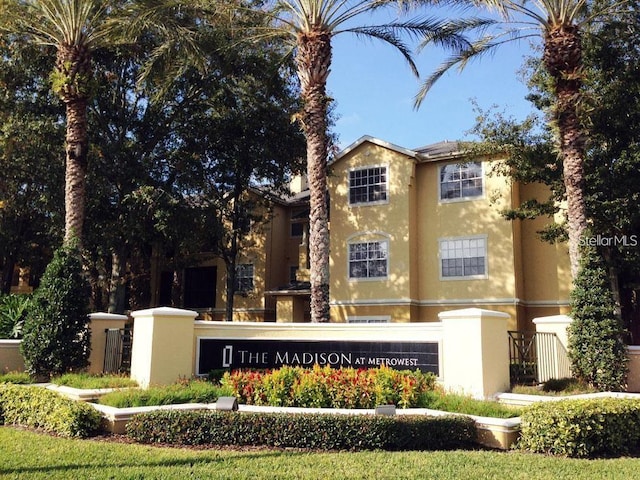 view of community / neighborhood sign