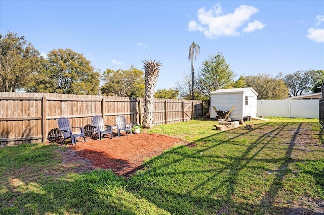 view of yard with a shed, an outdoor structure, and a fenced backyard