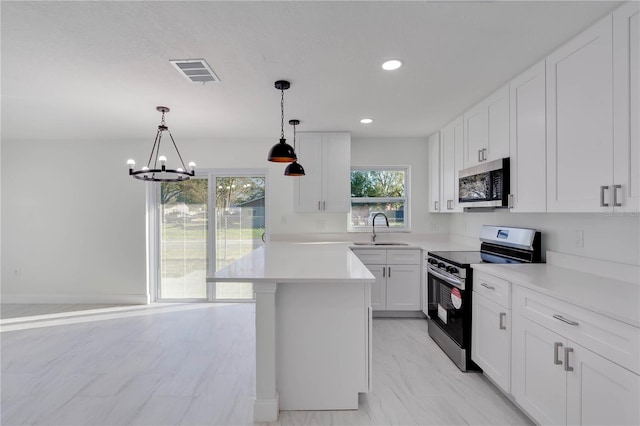 kitchen featuring stainless steel appliances, a sink, visible vents, white cabinetry, and light countertops