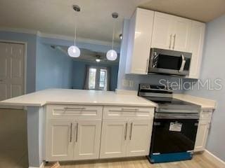 kitchen featuring stainless steel appliances, a peninsula, white cabinetry, light wood-style floors, and light countertops