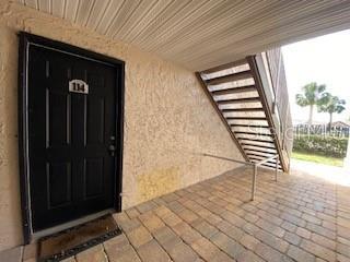 view of exterior entry with stucco siding