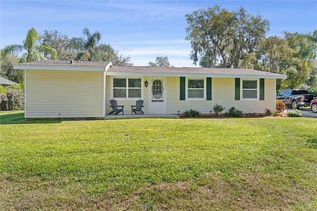 ranch-style house featuring a front lawn