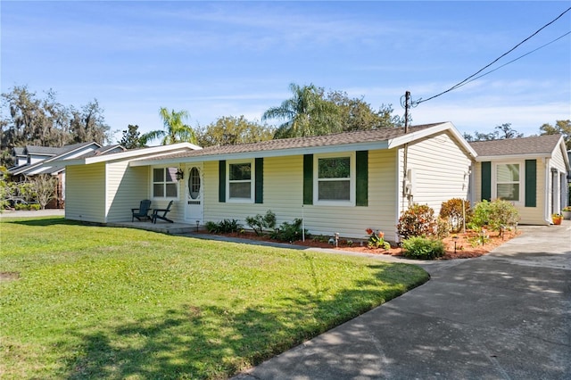 single story home with a front lawn