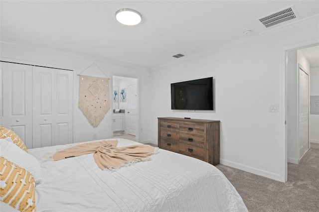 bedroom with baseboards, visible vents, carpet floors, and ornamental molding