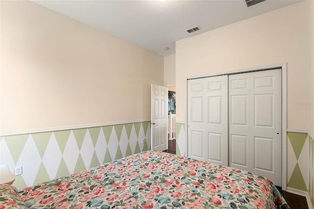 bedroom with visible vents and a closet