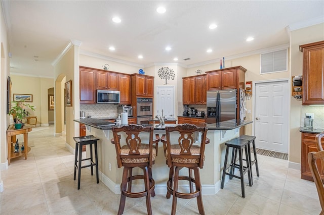 1686 Shadowmoss Cir, Lake Mary, FL 32746 - kitchen with appliances with stainless steel finishes, backsplash, arched walkways, ornamental molding, and a spacious island
