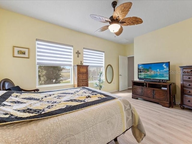 bedroom featuring light wood-style flooring and a ceiling fan