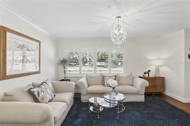living room featuring dark wood-style floors, crown molding, baseboards, and an inviting chandelier