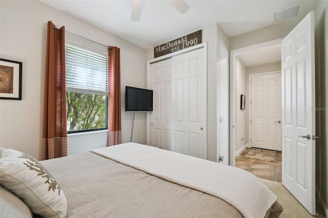 bedroom with a ceiling fan, baseboards, visible vents, and a closet