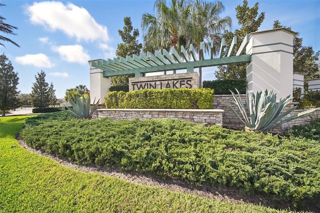 view of community / neighborhood sign