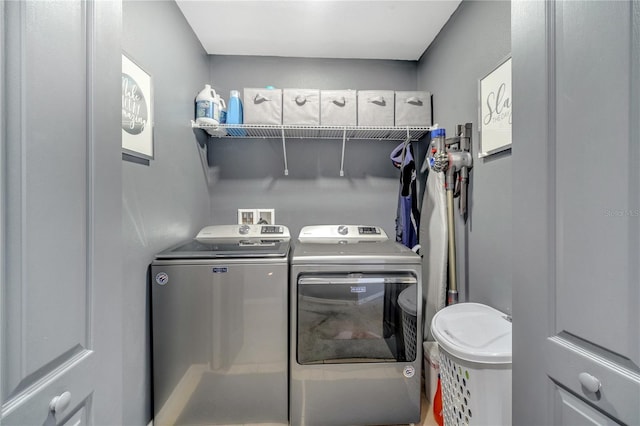 5640 Silver Thistle Ln, Saint Cloud, FL 34772 - laundry area featuring independent washer and dryer