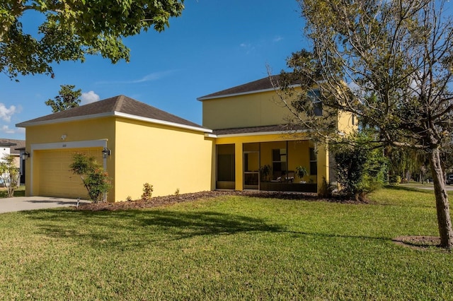 1000 Seburn Rd, Apopka, FL 32703 - back of property featuring stucco siding, an attached garage, a lawn, and concrete driveway