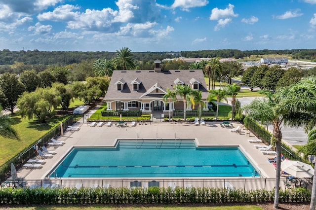 1000 Seburn Rd, Apopka, FL 32703 - community pool with fence and a patio