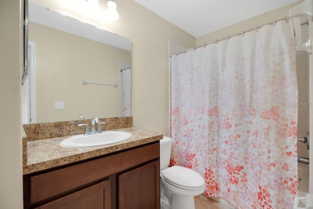 1000 Seburn Rd, Apopka, FL 32703 - full bath with vanity and a shower with shower curtain