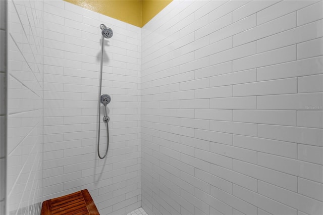 full bath featuring tiled shower