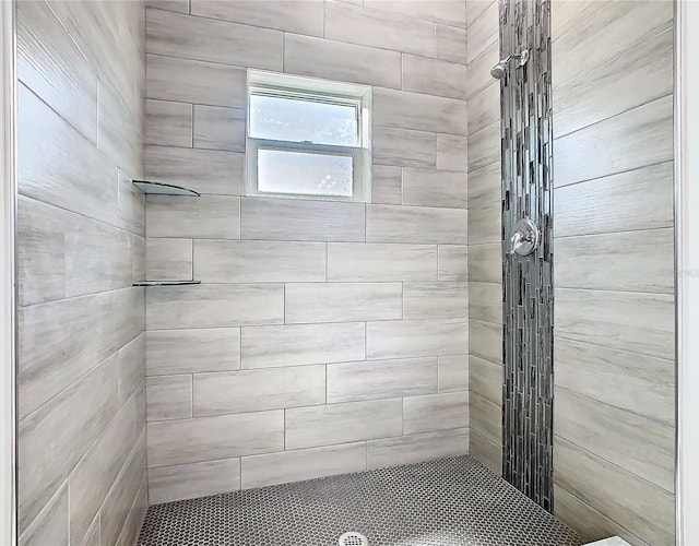 bathroom featuring tiled shower