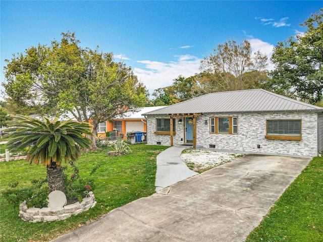 view of front of home featuring crawl space, metal roof, and a front lawn