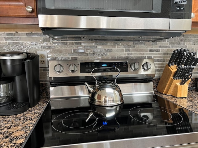 2494 Sweetwater Club Cir Unit 55, Kissimmee, FL 34746 - details featuring stainless steel appliances and decorative backsplash