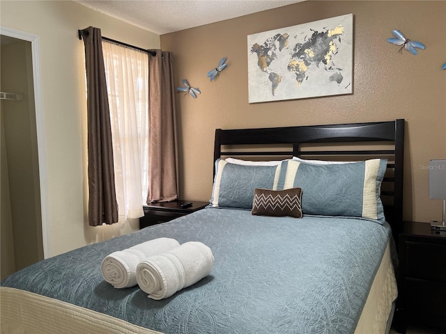 2494 Sweetwater Club Cir Unit 55, Kissimmee, FL 34746 - bedroom featuring a textured ceiling