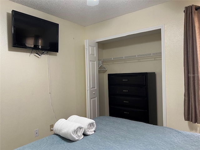 2494 Sweetwater Club Cir Unit 55, Kissimmee, FL 34746 - bedroom with a textured ceiling