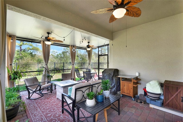 sunroom with ceiling fan