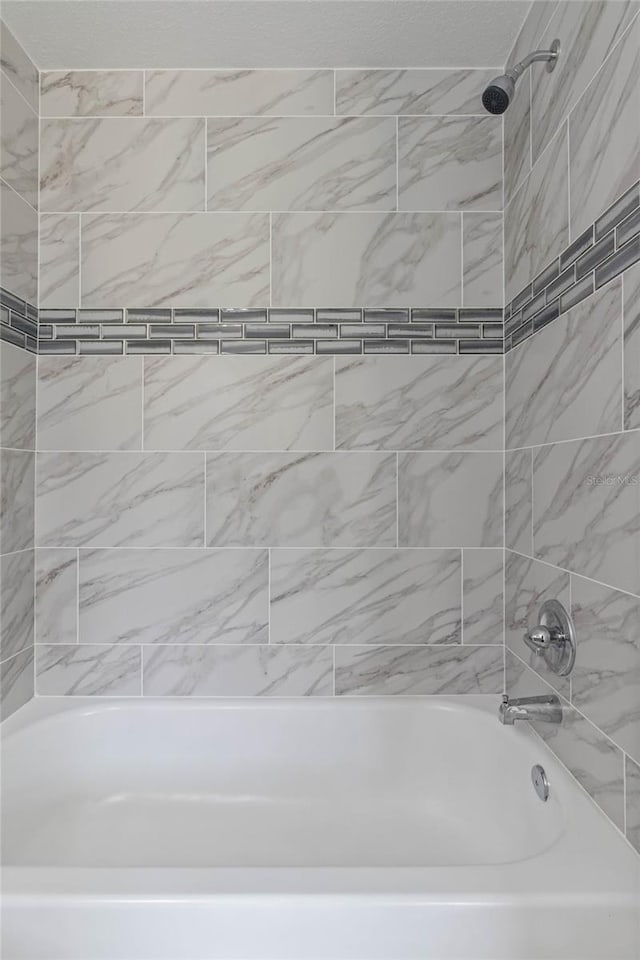 bathroom with bathtub / shower combination